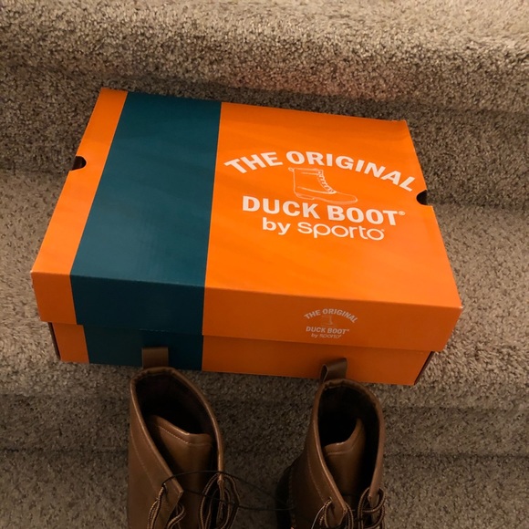 NWT SIZE 6.5 WOMEN'S DUCK BOOT - Picture 2 of 4